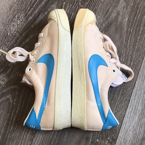 Nike - Picture 7 of 17